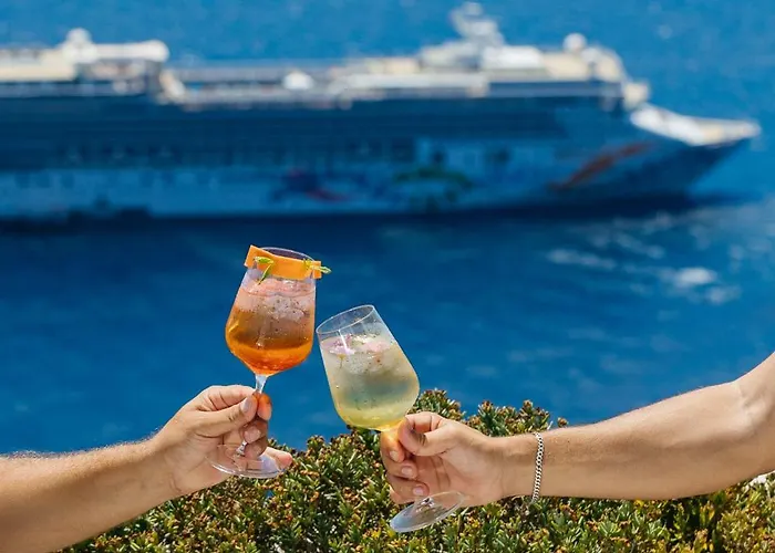 Kastro Hotel Fira (Santorini)